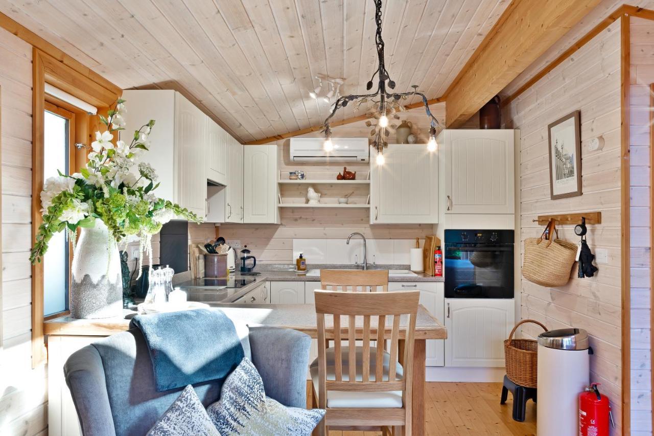 The Lodge - Luxury Lodge With Super King Size Bed, Kitchen & Shower Room Hurstpierpoint Exterior foto