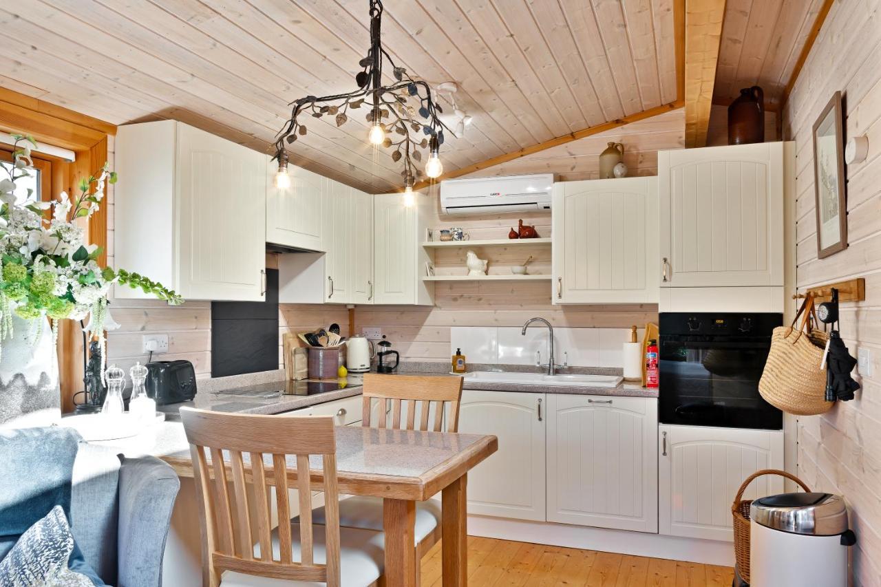 The Lodge - Luxury Lodge With Super King Size Bed, Kitchen & Shower Room Hurstpierpoint Exterior foto